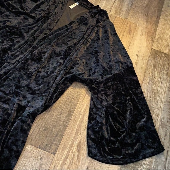 MODERN KIWI Black Crushed Velvet Maxi Kimono with Pockets, Size 1X - Picture 3 of 8